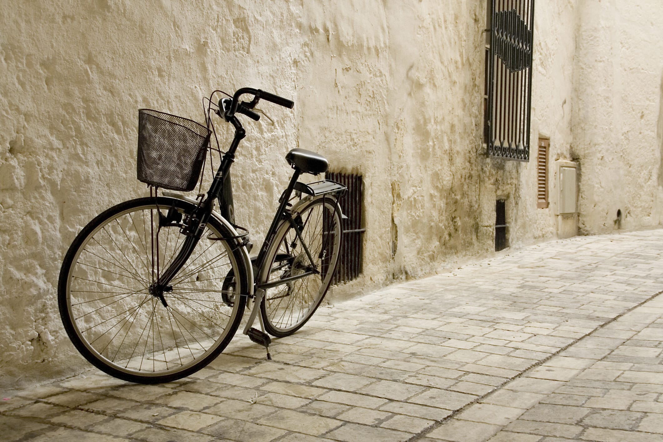 le donne in arabia saudita non possono andare in bicicletta