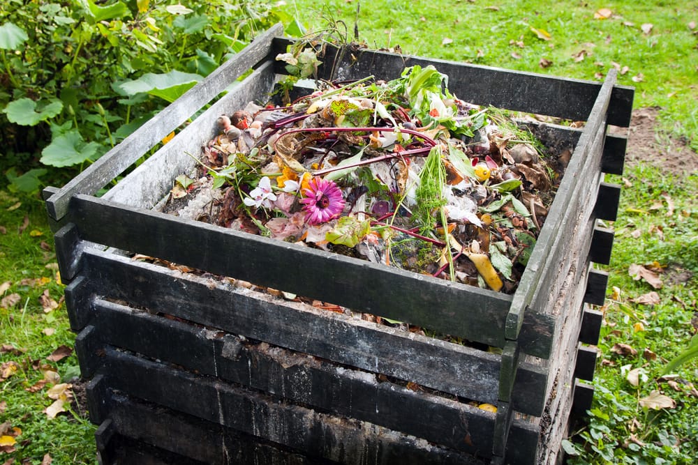 Vasca Giardino Fai Da Te.Come Costruire Una Compostiera Da Giardino Anche Con I Bancali Non Sprecare