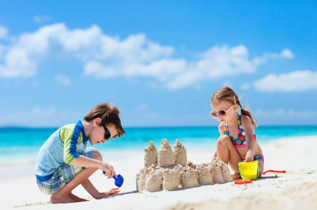 Here are the Best Beach Games for Children: From Sand Castles to Marbles