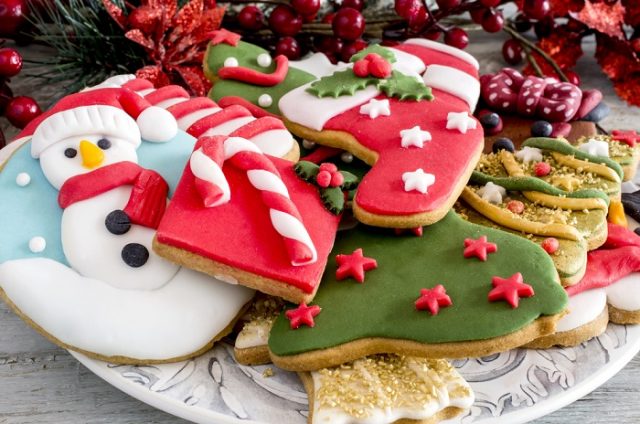 Biscotti Di Natale Fatti In Casa.Ricetta Biscotti Natalizi Con Glassa Non Sprecare