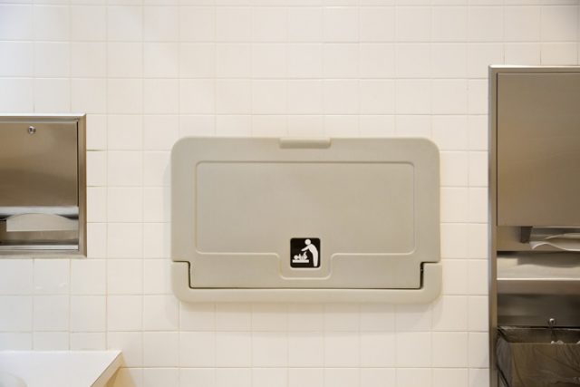 Fasciatoio Per Bagno Piccolo.Fasciatoio Nel Bagno Degli Uomini Non Sprecare